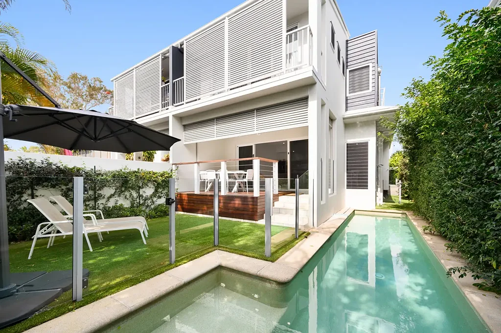 2/5 Muscovey Avenue, Paradise Point, QLD 4216