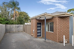 2/8 Fourth Avenue, Altona North