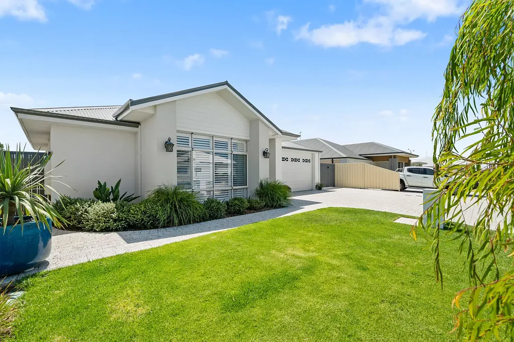 Madora Bay 4房  A Stunning Coastal Retreat in a Highly Sought-After Suburb