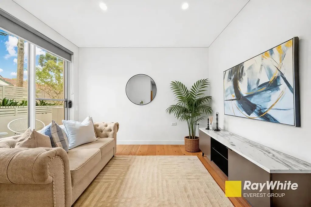 Stylish & Sun-Filled Apartment in Prime Epping Location