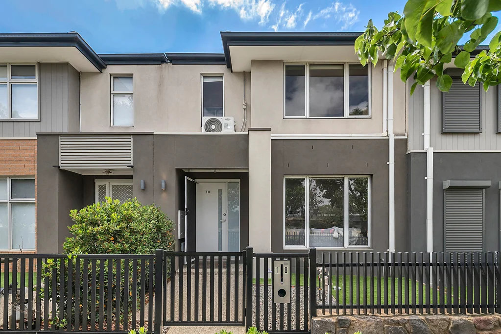 18 Parkforest Walk, Craigieburn, VIC 3064