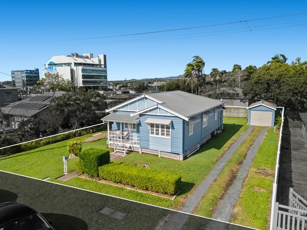Beenleigh 3房 Beenleigh中心地块 615平米宽绰 精心翻新特色 高天花开阔 三卧新装 便捷步行生活 Beautifully Presented Home in a High-Growth Town Centre Zone