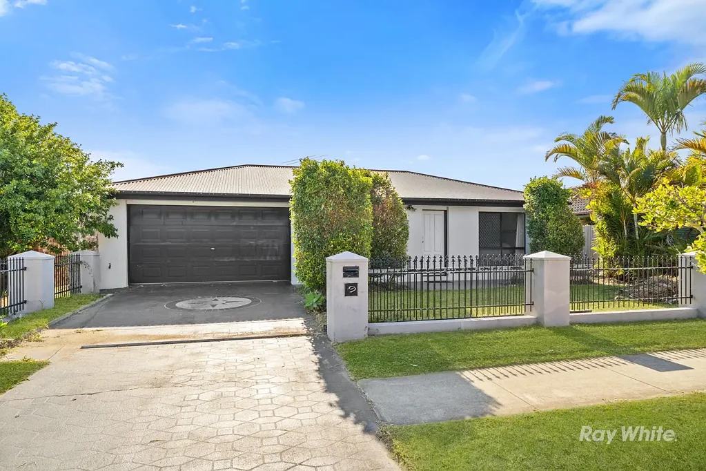 SPACIOUS 4 BEDROOM HOME PROVIDING MODERN LIVING & OUTDOOR ENTERTAINMENT!
