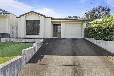 Eight Mile Plains 4 Slaapkamer Low-Maintenance Single-Level Living in a Quiet and Convenient Location