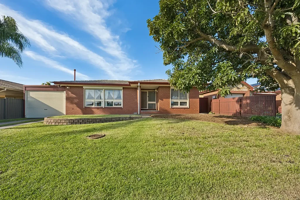 Morphett Vale 4Habitaciones Family Home on 610m² Allotment with Future Development Potential (STCC)