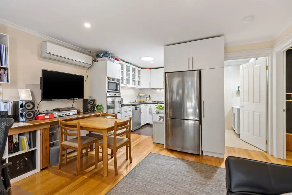 Two-bedroom Unit，lovely home features a heating system to keep you cosy during winter, and also offers air conditioning for the perfect temperature.