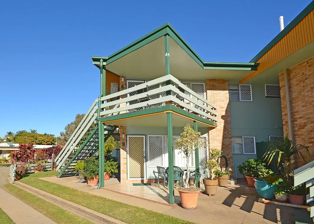 Two Bedroom Esplanade Unit - Power and Water Included in Rent