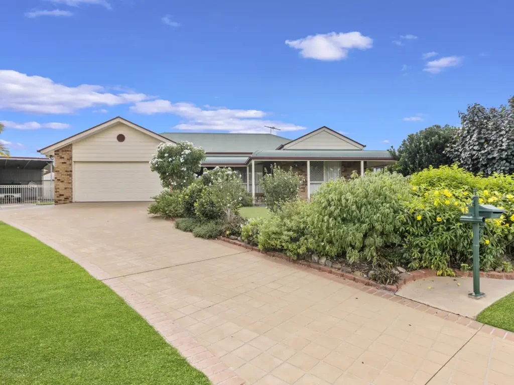 15 Willaroo Close, Flinders View, QLD 4305