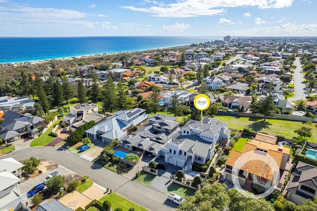 City Beach 5 Bedroom Hilltop Ocean View Location | Contemporary Family Sized Home