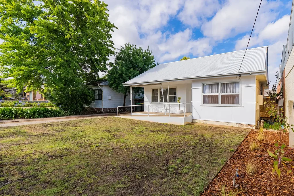 401 Lake Albert Road, Kooringal, NSW 2650