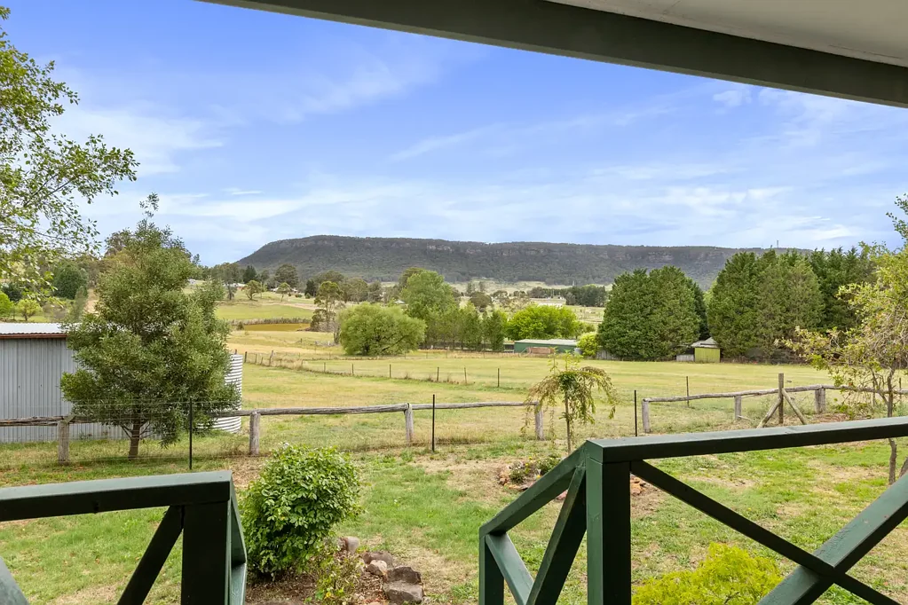 Little Hartley 3ห้องนอน CAPTIVATING COUNTRY RETREAT WITH FENCED PADDOCKS AND PONY STALLS