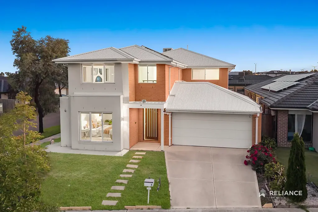 Werribee 5침실 Grand Family Living – North & Creek Facing Home on 562m²