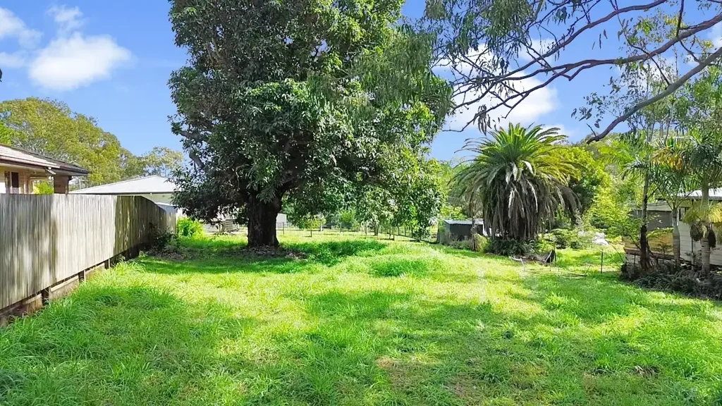 Macleay Island Walk-to-Everything Convenience
