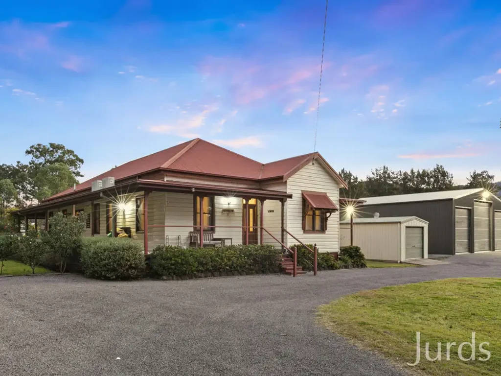 Bellbird 4 Bedroom Bernstein Estate – A Charming Country Retreat on 3.1 Acres