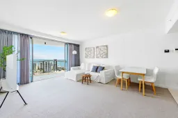 33109/9 Lawson Street, Southport