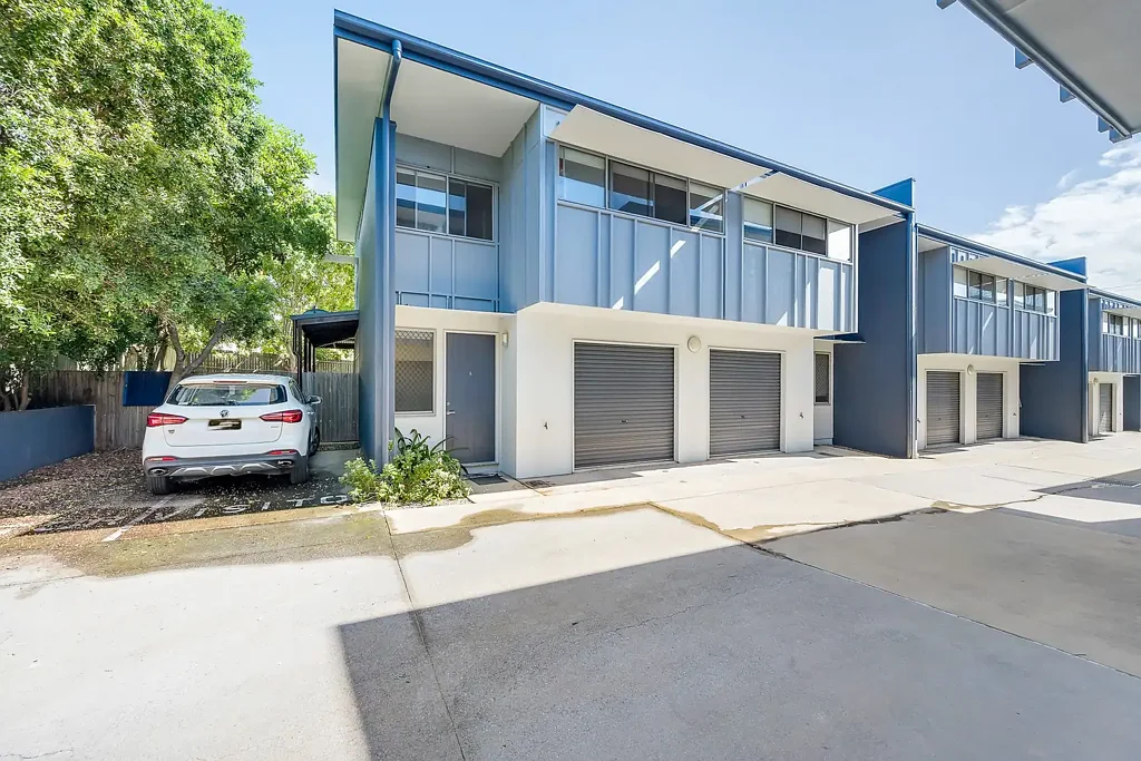 West Gladstone 3Phòng ngủ Furnished Investment Opportunity with Long-Term Lease in Central West Gladstone!