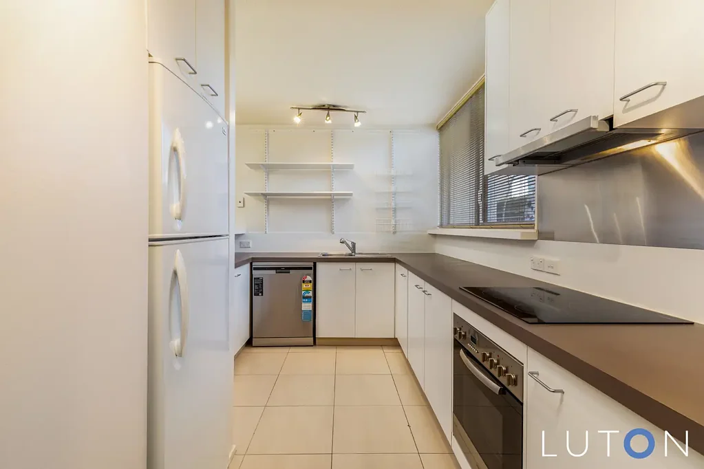 EXECUTIVE LIVING IN PRIME BARTON LOCATION