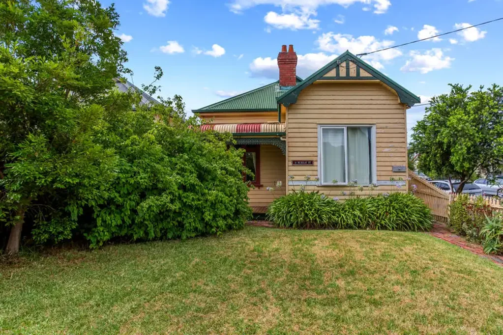 Coburg 2Zimmer Elegant, Period Weatherboard Home