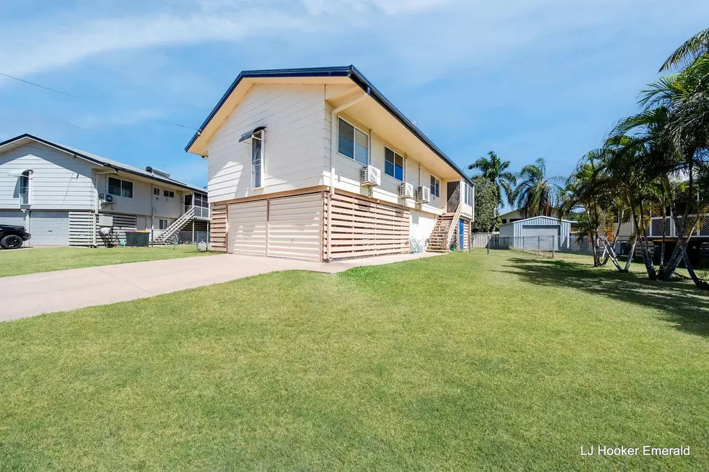 Emerald 3 Slaapkamer Spacious High-Set Family Home with Solar Savings!