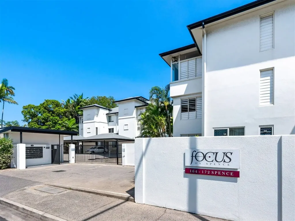 Unfurnished Quiet 2 Bedroom apartment Close to the city