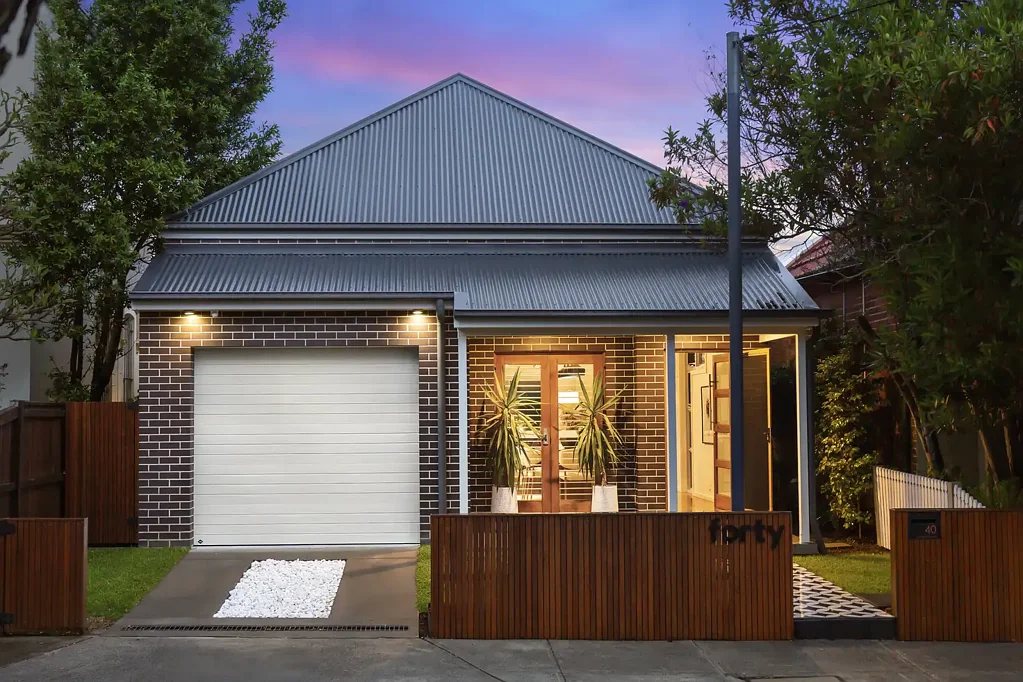 Marrickville 3房 时尚现代家庭绿洲，坐拥尊贵地段 Stylishly Modern family oasis in a coveted address