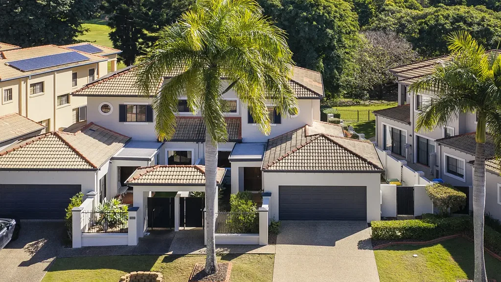 Hope Island 3 Slaapkamer Overseas Seller Demands Immediate Sale! All Offers Presented!