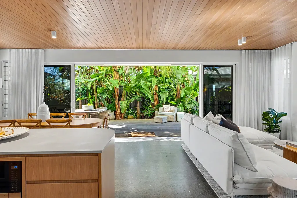 Long Jetty 4房  Refined Coastal Living with Premium Finishes and Dual-Level Design