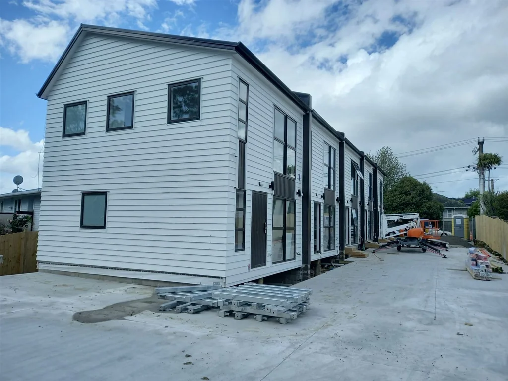 2-Bedroom Townhouse with 2 Bathrooms, Mt Roskill.