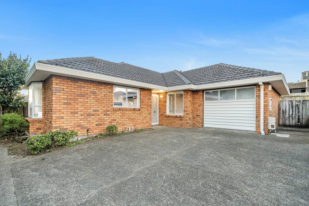 Mount Roskill 3બેડરૂમ Brick and Tile Energy