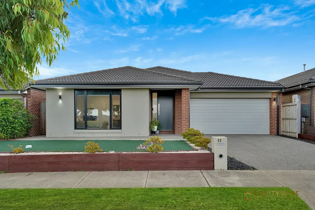 For Lease - Light‑Filled, Low‑Maintenance Family Home Opposite the Park with Jubilee Benefits