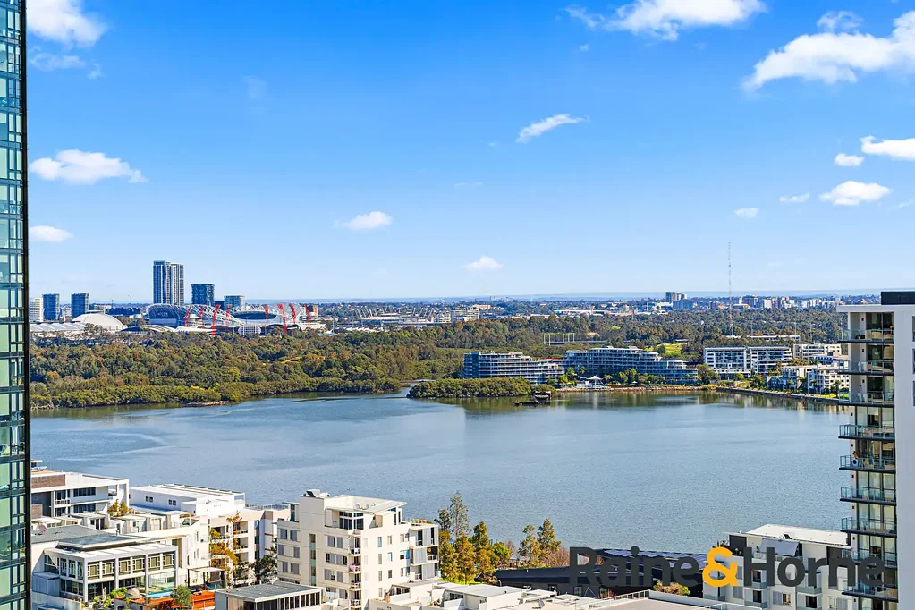 Rhodes 1 Bedroom Elevated Waterfront Living | Level 16 - Immaculate 1-Bedroom in Harbour View, Rhodes