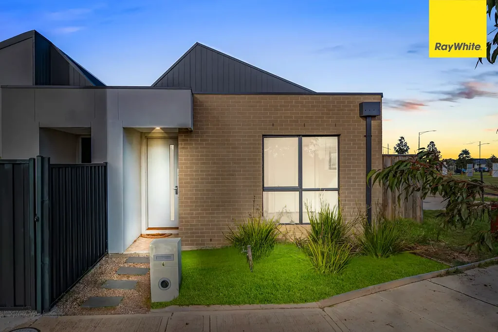 4 Kingdom Boulevard, Weir Views, VIC 3338