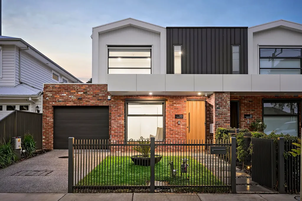 Pascoe Vale 3 Bedroom Entertainer's Dream with Park Views