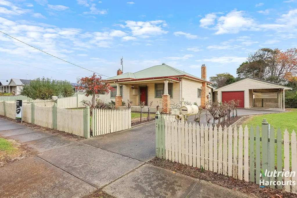 Timboon 3房  FAMILY HOME ON OVER HALF AN ACRE IN THE HEART OF TIMBOON