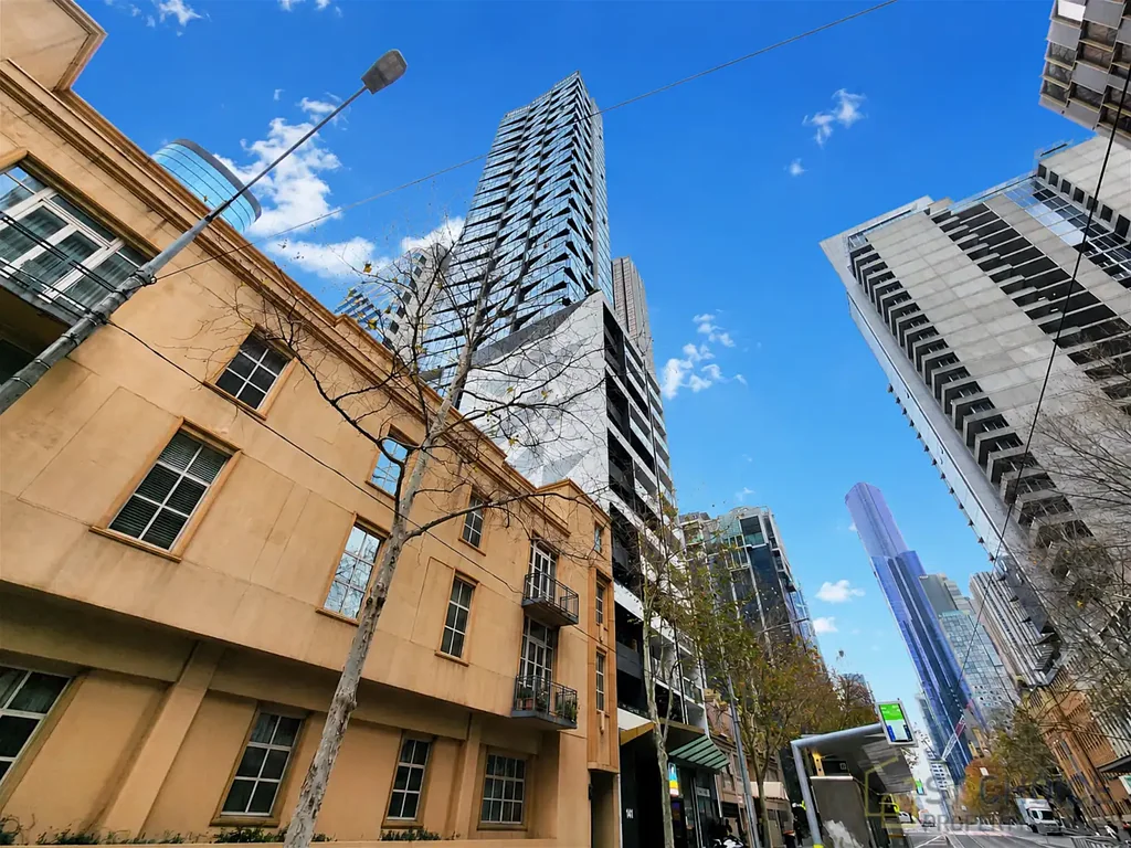 Fully Furnished 2-Bedroom Apartment in the Heart of Melbourne CBD
