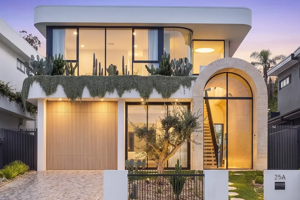 Caringbah South 5chambre Bianco on Whitewood - A Masterpiece of Modern Design and Artistry