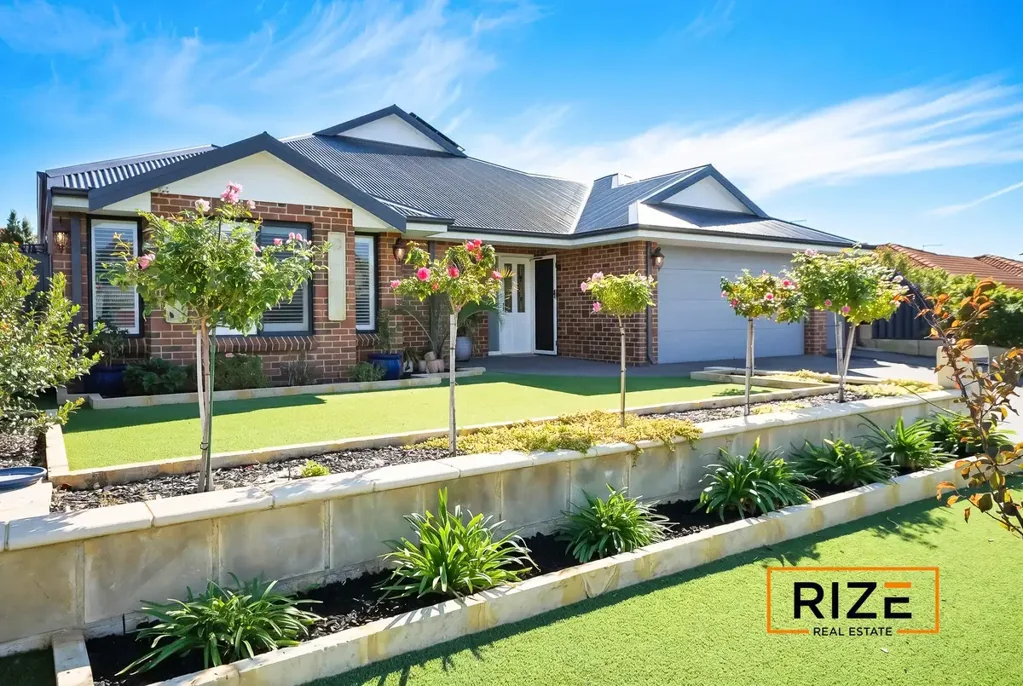 Banksia Grove 5Zimmer Newly Completed with Resort-Style Appeal! 3 Garages plus Pool!