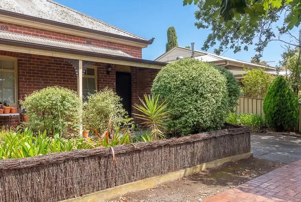 Mount Barker 1Phòng ngủ Charming Stone Cottage in Prime Walkable Location