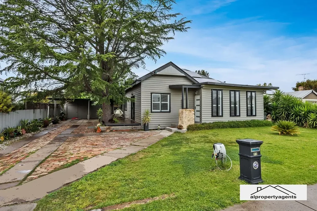 11 Tena Avenue, Horsham, VIC 3400
