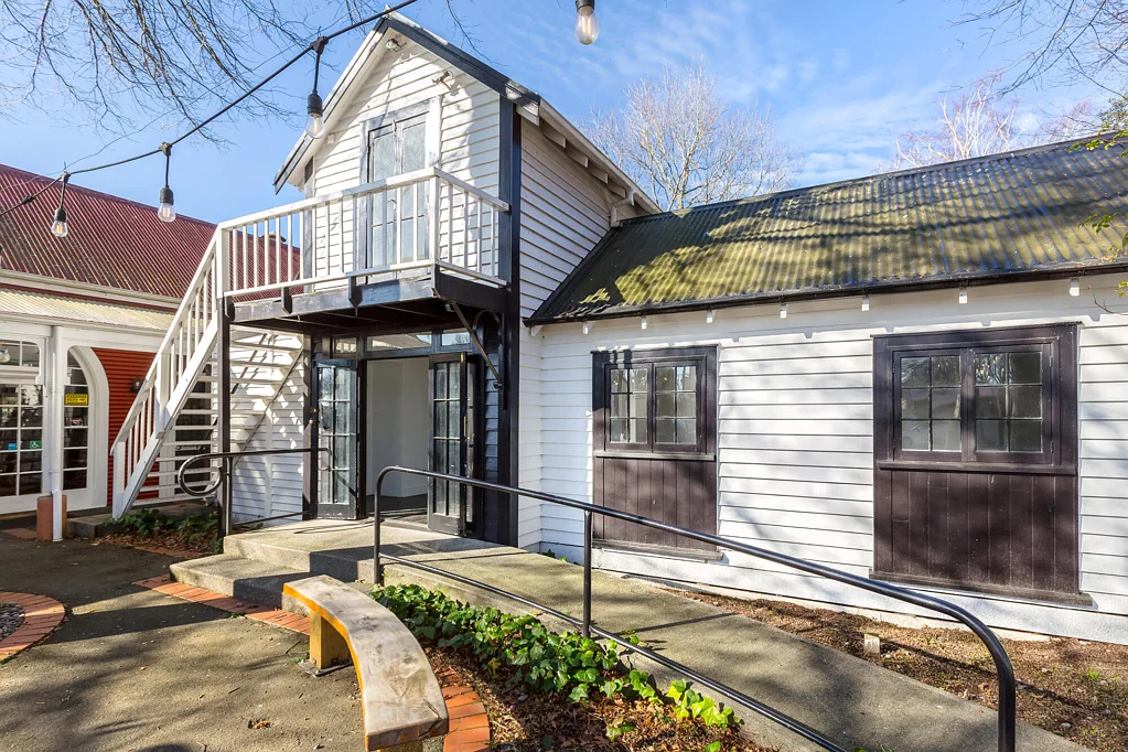 Greytown  Position perfect on the Piazza