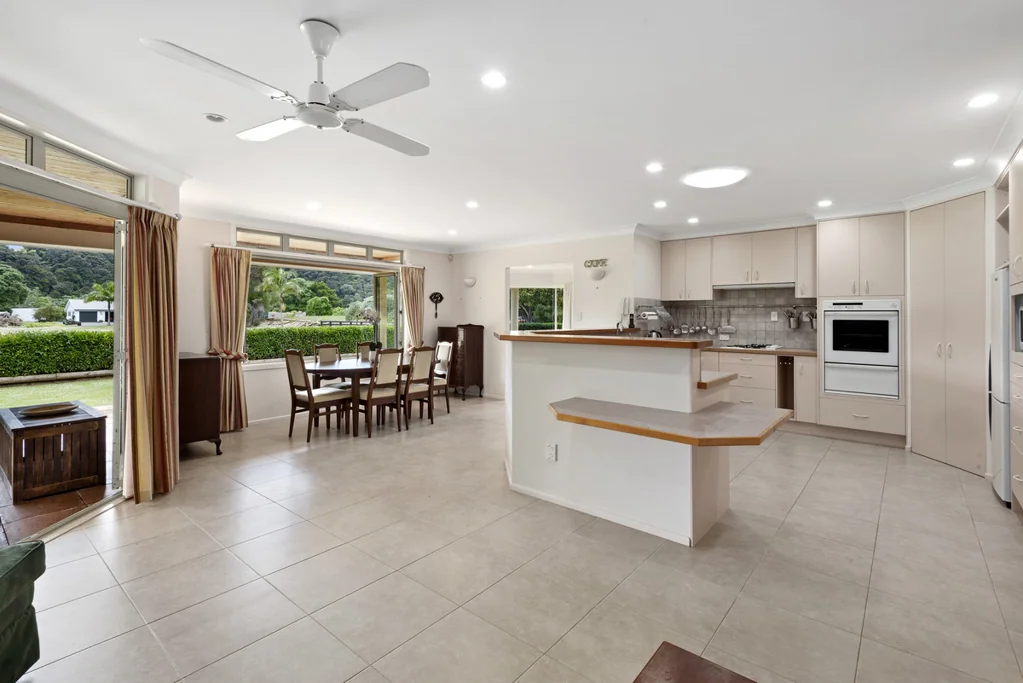 Haruru 4房  Family Home, Sleepout and Room to Thrive with all day Sun