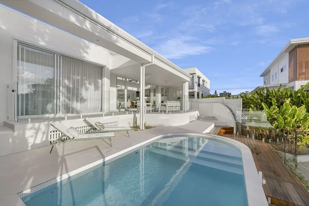 Broadbeach Waters 4房  'Casa Solara'