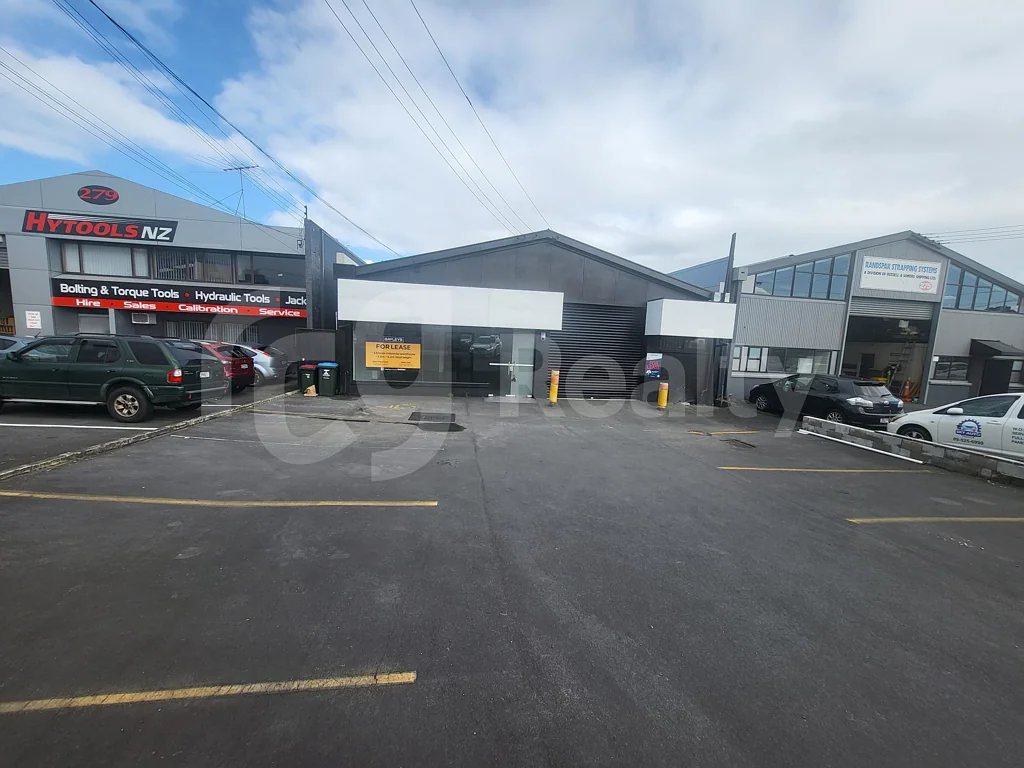 Onehunga ROAD FRONT RETAIL/WAREHOUSE IN ONEHUNGA