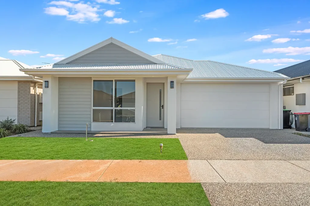 Angle Vale 4房  Modern Family Living in a Peaceful Court Location