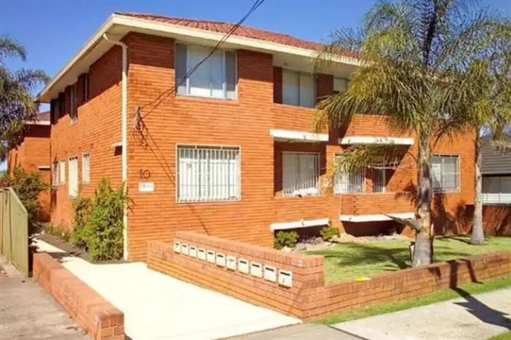 Security building and well maintained apartment!