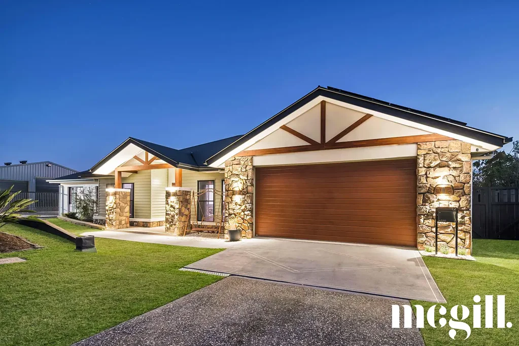 Walloon 4Kwarto Country-Inspired Living, Serious Shed Space & Exceptional Family Entertaining!