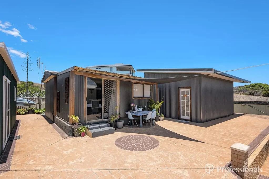 8 Seacrest Way, Drummond Cove, WA 6532