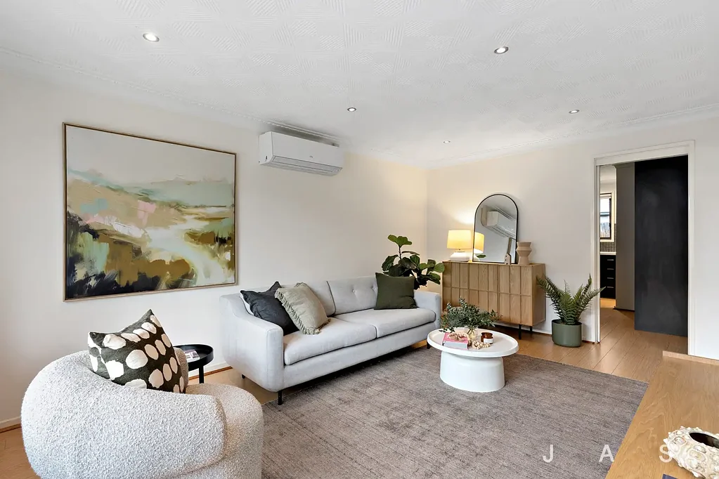 West Footscray 2ਬੈੱਡਰੂਮ Sunlit Spaces, Generous Proportions & A Community You'll Love