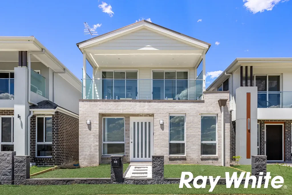 BRAND NEW AND READY FOR YOU Four Bedroom Residence Walking Distance to Nirimba Fields Public School!