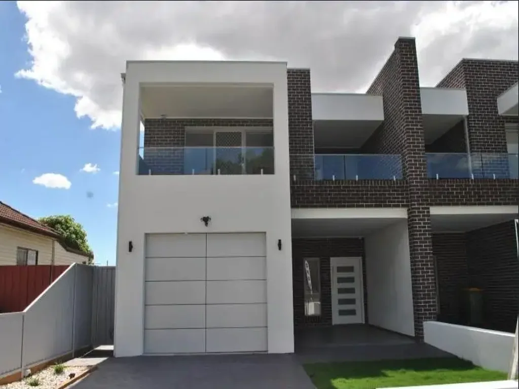 MODERN LIVING MEETS FAMILY COMFORT